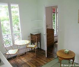 Logement à Paris, Location meublée - T2 - Clichy, Batignolles - Ter... - Photo 2