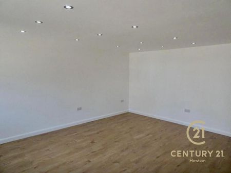 4 bedroom semi-detached house to rent - Photo 3