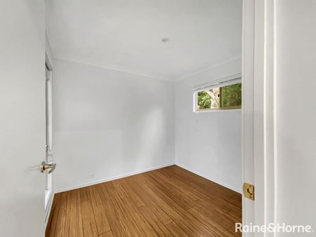 Spacious, Air-conditioned Tri Level Townhouse in a Quiet Taringa Street - Photo 4