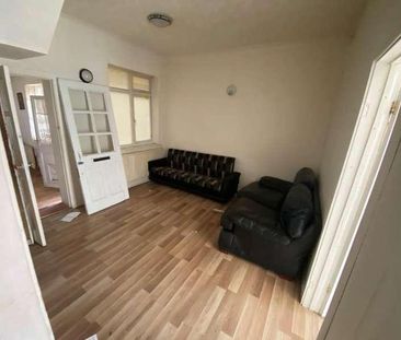 Mitcham Road, London, E6 - Photo 4