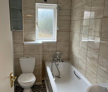 2 bedroom semi-detached house to rent - Photo 4