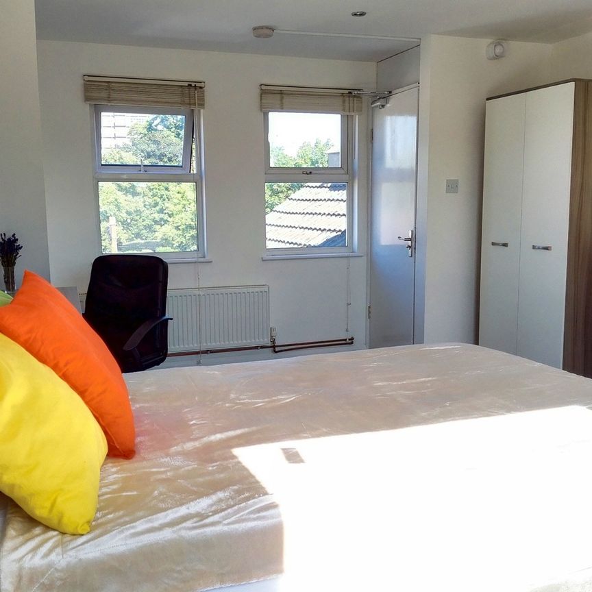 Room in a Shared House, Abbey Road, CR0 - Photo 1