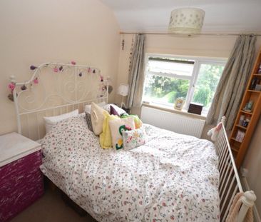 References Pending - 3 bed Mid Terraced House - Photo 4