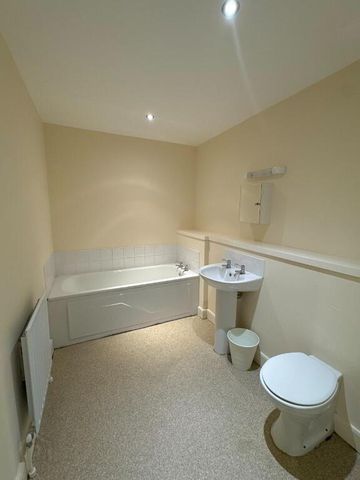 810 College Court Central, 56 King Street, Belfast, BT1 6BZ - Photo 4