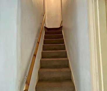 The Crescent, Slough, SL1 - Photo 2