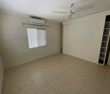 2/4 Seabrook Avenue, Port Douglas QLD - Photo 2