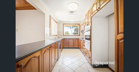 SPACIOUS 5-BEDROOM HOME ON LARGE RURAL-STYLE BLOCK – LAWN MAINTENANCE INCLUDED! - Photo 4