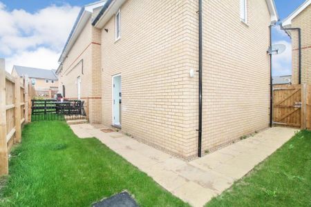 2 bedroom end of terrace house to rent - Photo 3