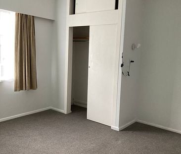 Spacious 3 bedrooms property in central location - Photo 2