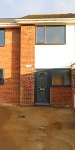 OX Living is proud to present this high-quality 7-bedroom co-living property, perfect for working professionals looking for stylish, stress-free living. Room 5 - Photo 4