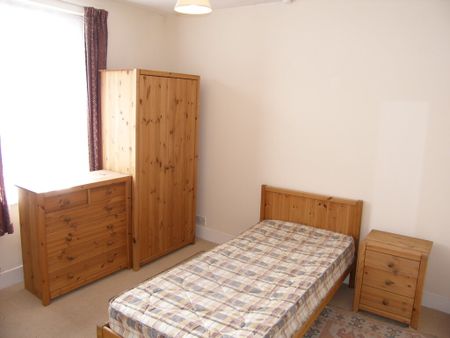 5 Bed Student Accommodation - Photo 2