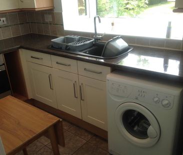 2 bedroom semi-detached house to rent - Photo 3