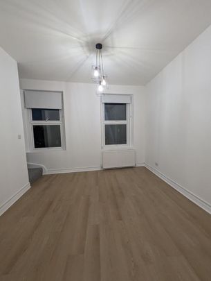 2 Bed Flat, Askew Road, W12 - Photo 1