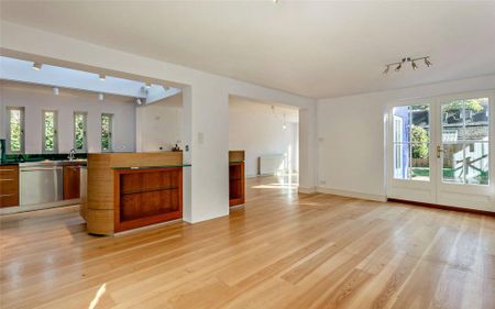 4 bedroom detached house to rent - Photo 4