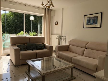 NIMES - TRIANGLE DE LA GARE- T2 LUMINEUX MEUBLÉ - Photo 2