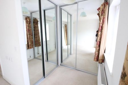 Westmount Close, The Hamptons, Worcester Park - Photo 2