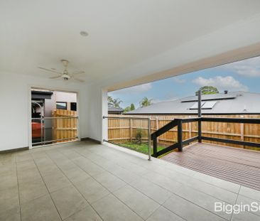 Renovated 2 Bedroom Bliss: Your Entertaining Haven Awaits - Photo 2