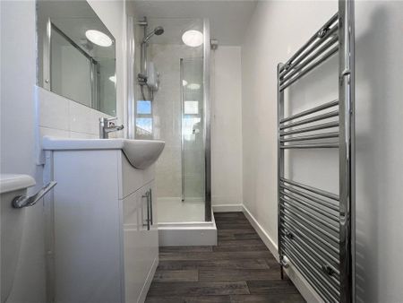 2 bedroom end of terrace house to rent - Photo 5