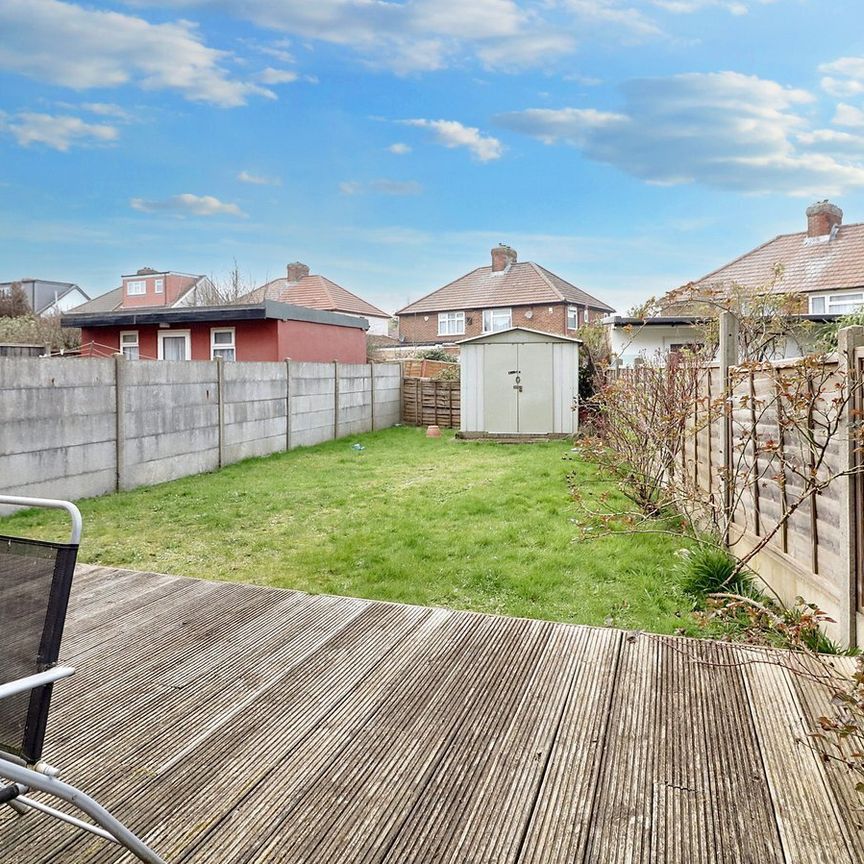 St Brides Avenue, Edgware, HA8 - Photo 1