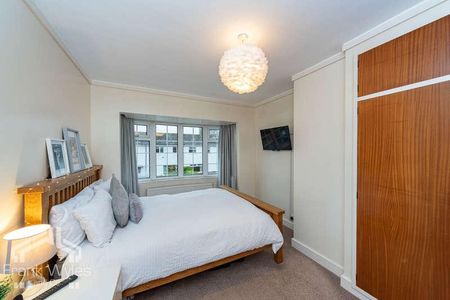 South Street, Lytham St. Annes, Lancashire, FY8 - Photo 4