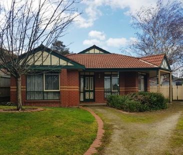 THREE BEDROOM FAMILY HOME - Photo 2
