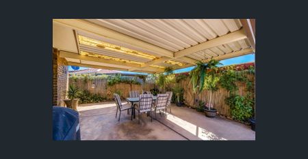 Spacious Family Home in a Quiet Cul-de-Sac - Photo 3