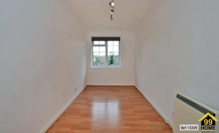 3 bed Flat in Swallow close Staines, Staines-upon-Thames, TW18 4RS - Photo 4