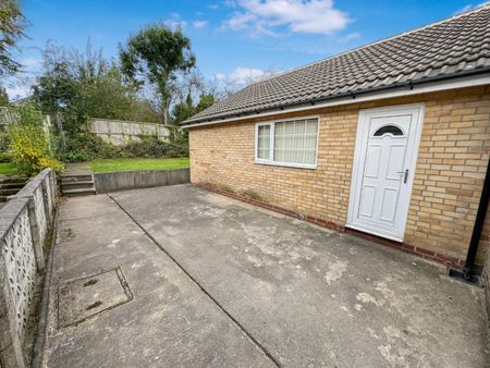 3 bedroom Bungalow To Let - Photo 3