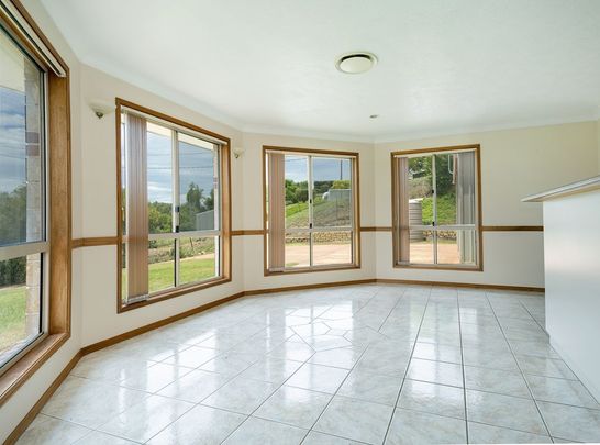 Spacious Country Retreat – Just 20 Mins from CBD! - Photo 1