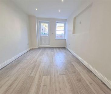 2 bedroom ground floor flat to rent - Photo 3