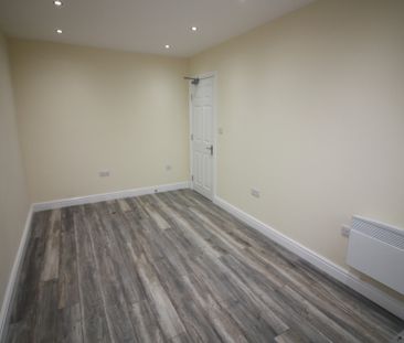 Jubilee House, Leeds, LS7 - Photo 2