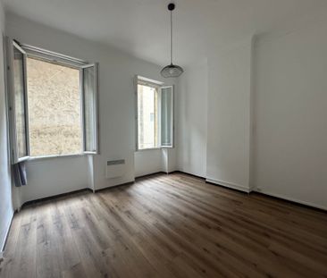 Appartement 2 pièces 65m2 MARSEILLE 1ER 770 euros - Photo 1