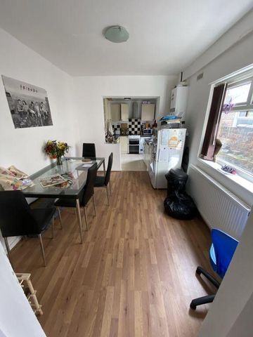 5 bedroom terraced house to rent - Photo 3