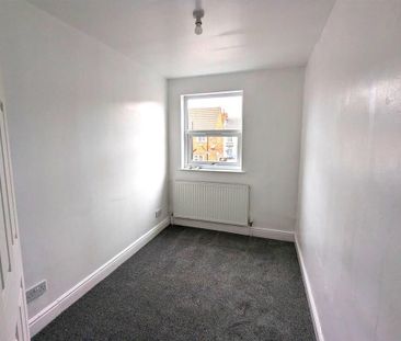 4 bedroom terraced house to rent - Photo 6