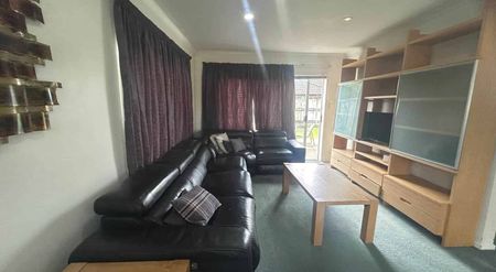 Four Bedroom Family Home - Photo 2