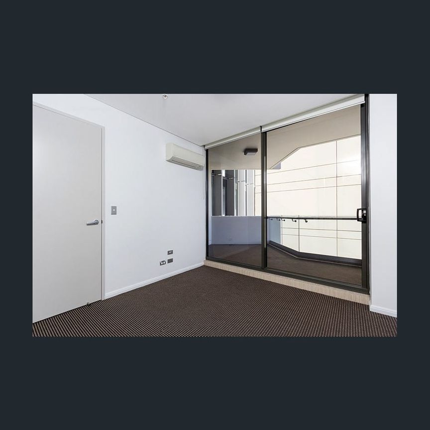 Stylish one bedroom apartment in the heart of Zetland - Photo 1