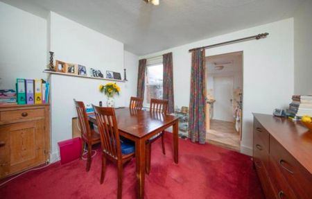 4 Bed Terraced House, Coventry Road, RG1 - Photo 2