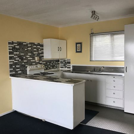 A lovely one bedroom unit on the second floor in a block of units located on a private tree lined cul-de-sac within a walking distance to Hamilton City. - Photo 3