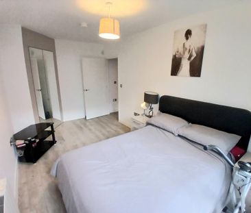 3 bedroom flat to rent - Photo 4
