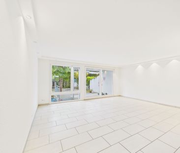 Modern 6.5-room single-family house in Reinach - Photo 2