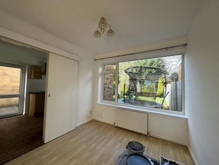 3 bedroom semi-detached house to rent - Photo 2