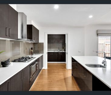 Quality Family Living Surrounded by Parkland. - Photo 5