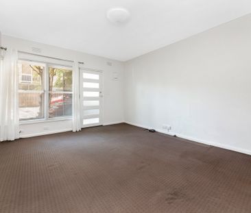 Ground Floor 2 Bedroom Apartment in an Ideal Location - Photo 5