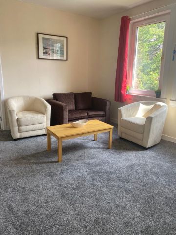 2 Bed Flat, Restalrig Crescent, EH7 - Photo 2