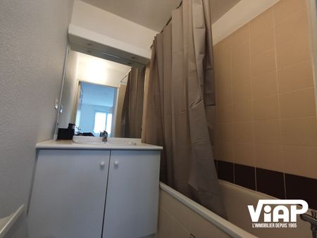 T2 MEUBLE PROCHE PLACE DES CARMES - Photo 3