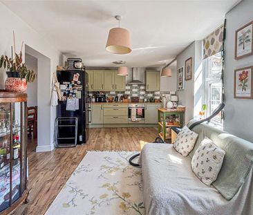 2 bed Flat To Let - Photo 1