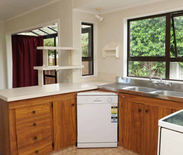 Delightful Three-Bedroom Family Home - Photo 5