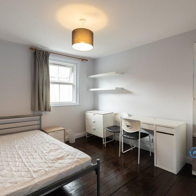 1 bedroom in a house share to rent - Photo 1