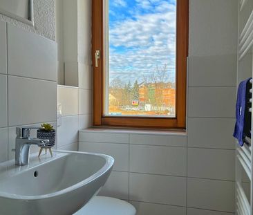 Hier beginnt Ihr neues Kapite! 3-Raum Wohnung mit Einbauküche - Photo 2