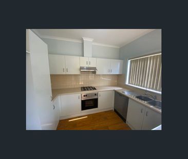 Spacious 3 Bedroom House with Solar Panels Perfectly Located in Maw... - Photo 2